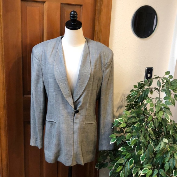 Price Firm Vintage Christian Dior blazer 🌹🌹🌹